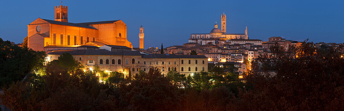 Stadtansicht mit Basilika San Domenico, Torre del Mangia Glockenturm und Duomo Santa Maria Kathedrale, Dom, Siena, UNESCO Weltkulturerbe, Toskana, Italien, Europa