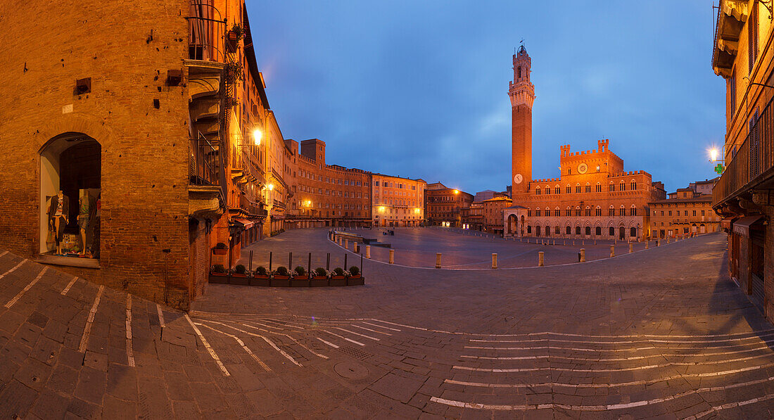 Piazza del Campo square, Torre del Mangia bell tower and Palazzo Pubblico townhall at night, Siena, UNESCO World Heritage Site, Tuscany, Italy, Europe