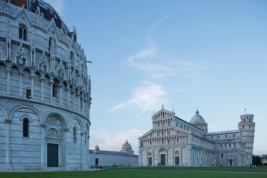 Battistero, Baptistry, Duomo, cathedral, campanile, bell tower and Torre pendente, leaning tower, Piazza dei Miracoli, square of miracles, Piazza del Duomo, Cathedral Square, UNESCO World Heritage Site, Pisa, Tuscany, Italy, Europe