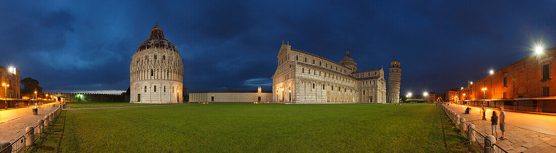 Battistero, Baptistry, Duomo, cathedral and campanile, bell tower, Torre pendente, leaning tower at night, Piazza dei Miracoli, square of miracles, Piazza del Duomo, Cathedral Square, UNESCO World Heritage Site, Pisa, Tuscany, Italy, Europe