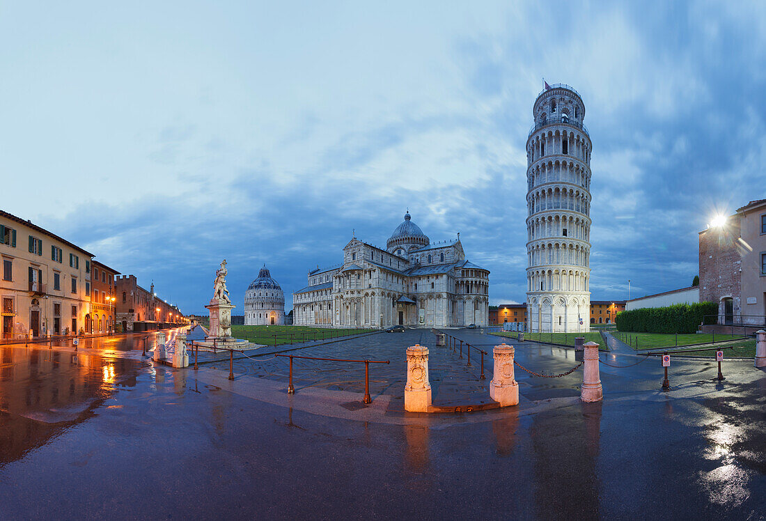 Battistero, Baptistry, Duomo, cathedral And campanile bell tower, Torre pendente, leaning tower in the evening light, Piazza dei Miracoli, square of miracles, Piazza del Duomo, Cathedral Square, UNESCO World Heritage Site, Pisa, Tuscany, Italy, Europe
