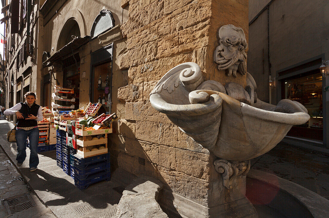 Fountain next to a fruit shop, Piazza Frescobaldi, historic centre of Florence, UNESCO World Heritage Site, Firenze, Florence, Tuscany, Italy, Europe