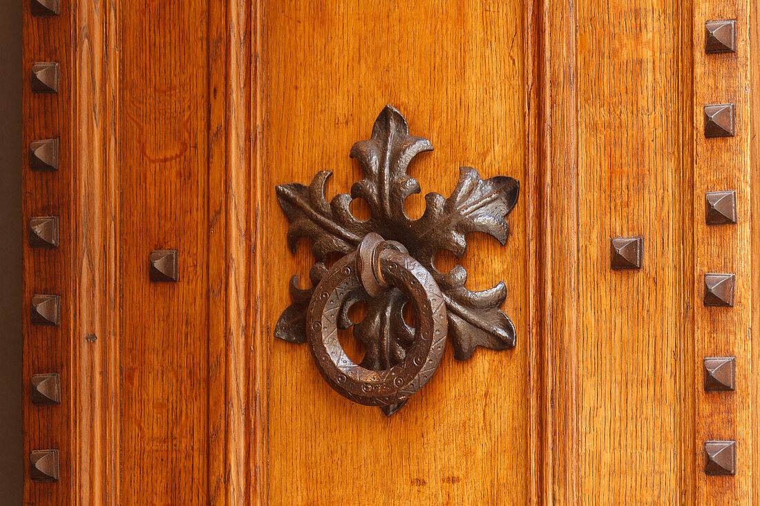 Türklopfer an einer Tür, Altstadt von Florenz, UNESCO Weltkulturerbe, Firenze, Florenz, Toskana, Italien, Europa