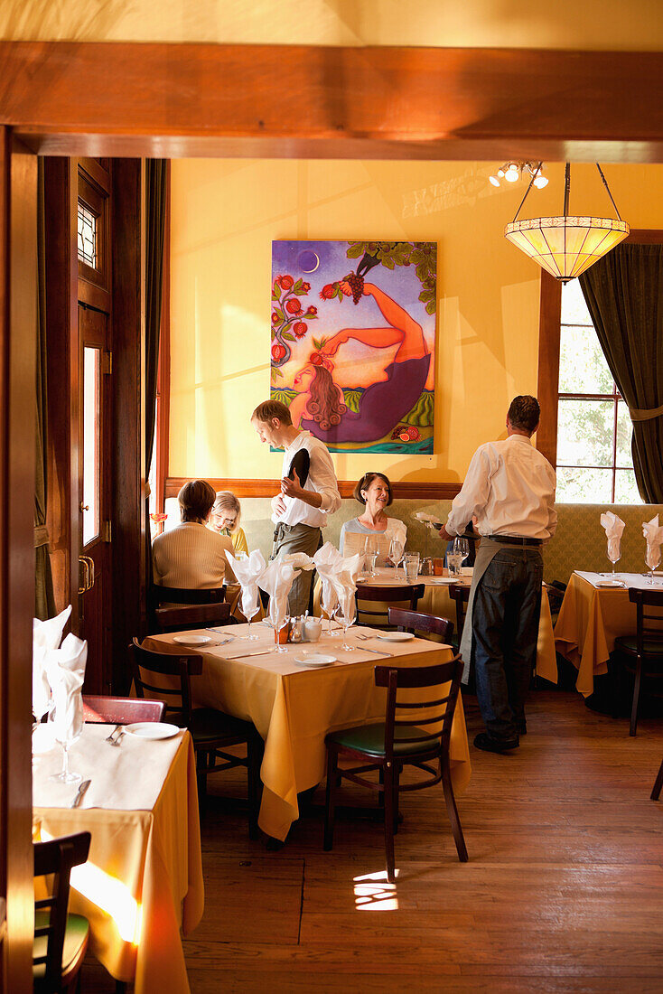 USA, California, Sonoma, guests enjoy lunch at The Girl and the Fig restaurant