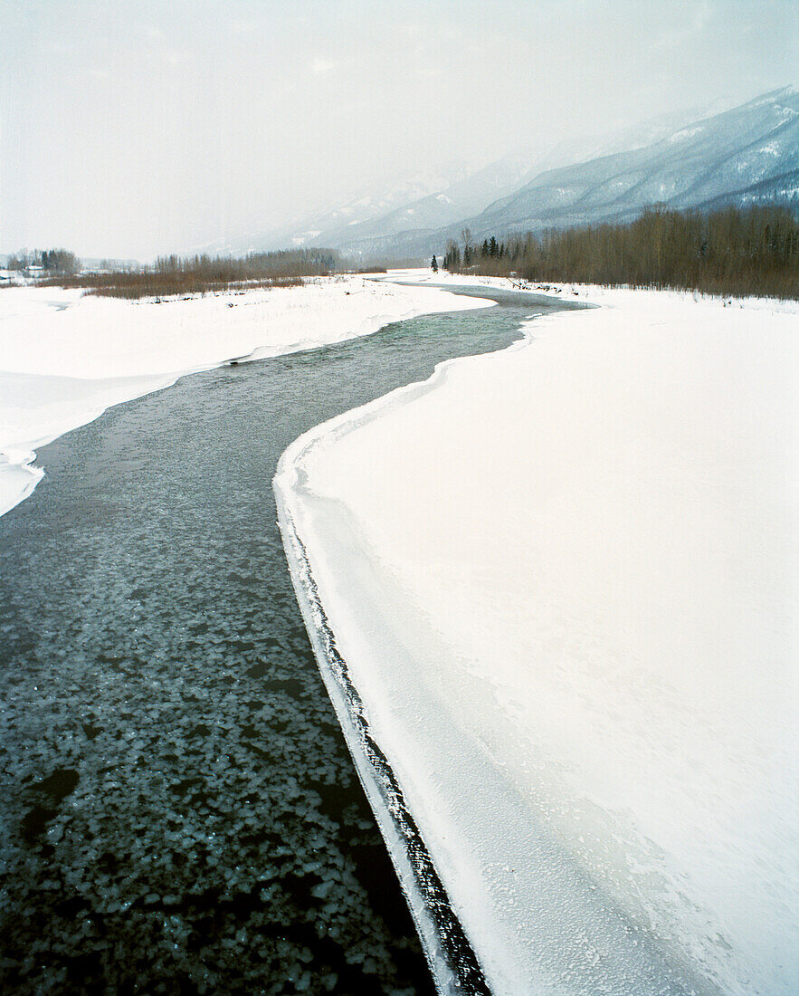 CANADA, Elk river and snow in the wintertime, Fernie