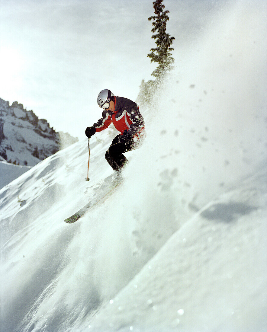 USA, Colorado, man skiing in powder on steep slope, Telluride