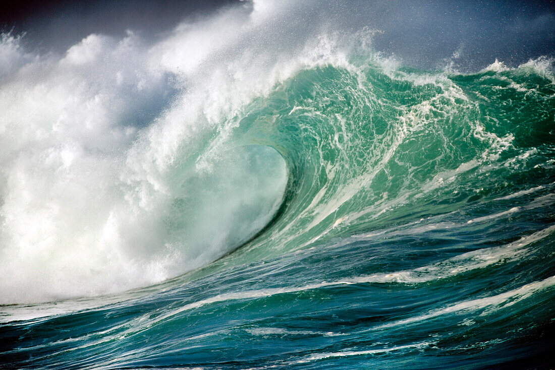 USA, Hawaii, Oahu, shorebreak Waimea Bay, North Shore