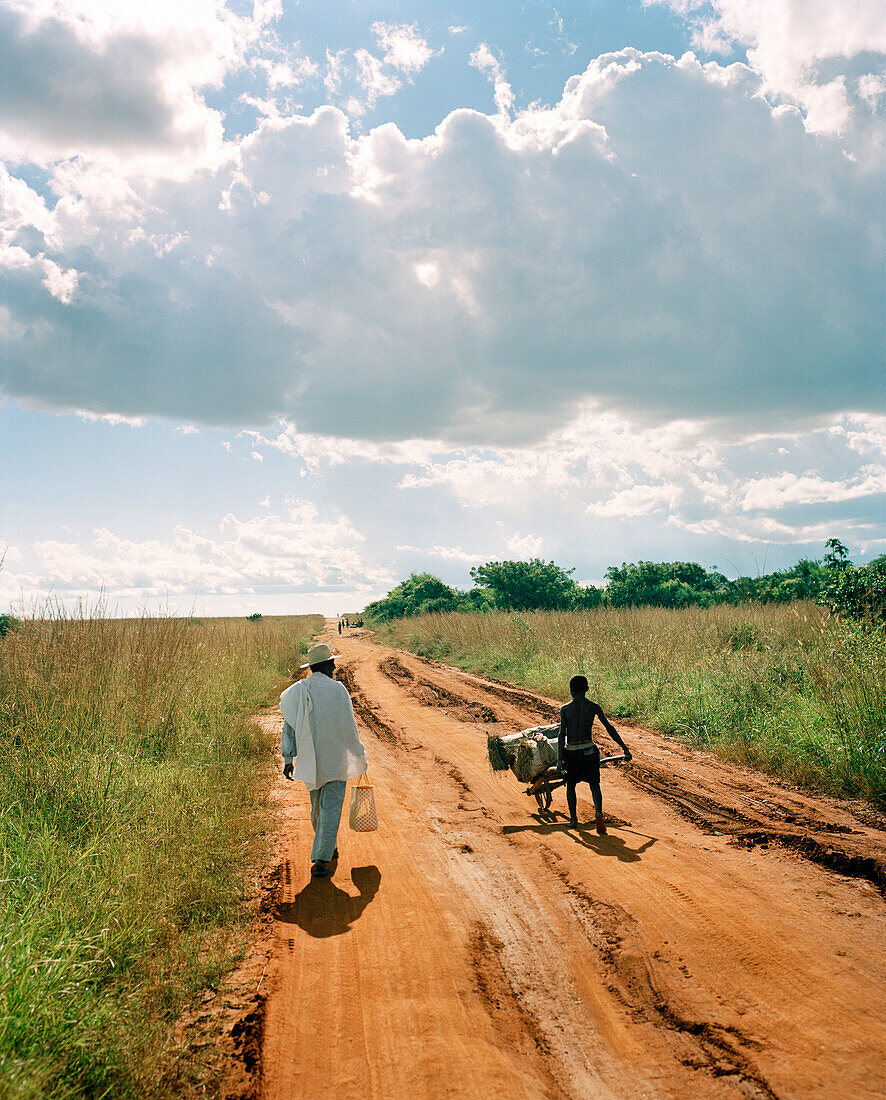 MADAGASCAR, father with son walking down road, Betioky