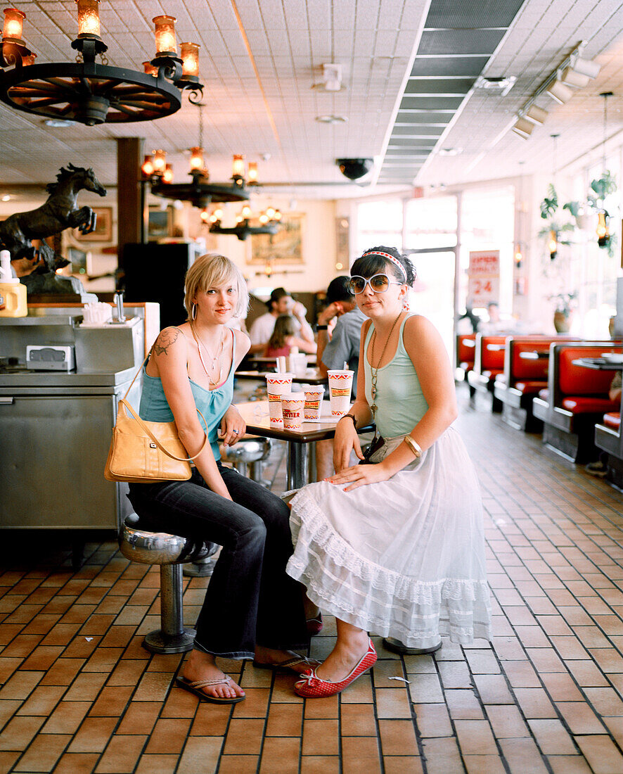 USA, New Mexico, young women sitting in Frontier Restaurant, Albuquerque