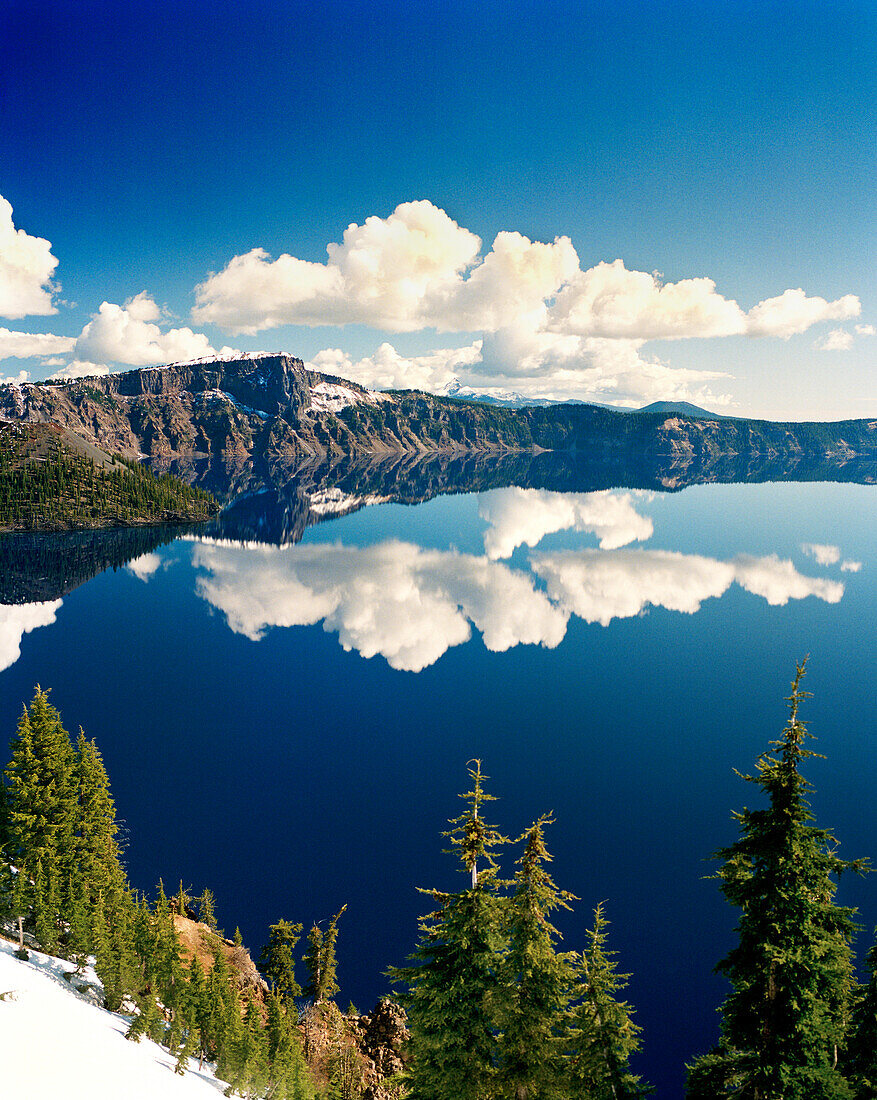 USA, Oregon, snowcapped mountains and reflection, Crater Lake National Park