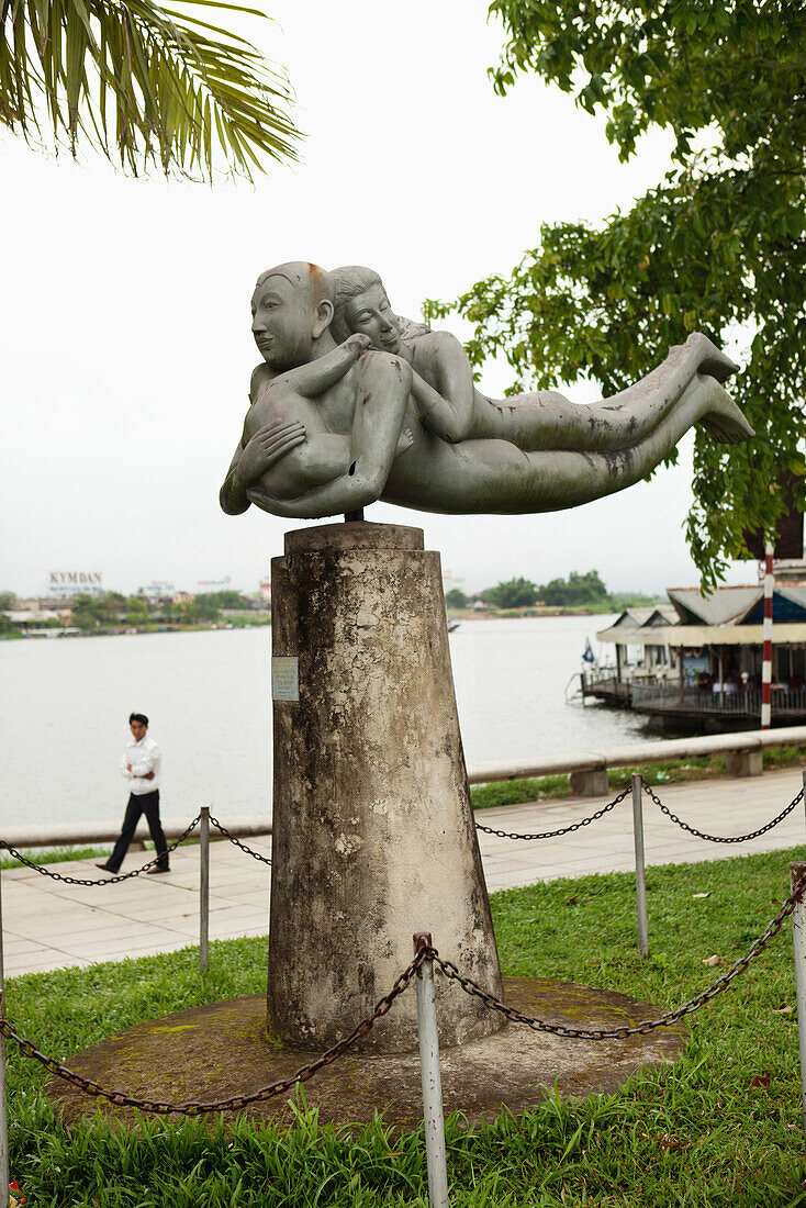 VIETNAM, Hue, a sculpture of a mother, father and child by the Perfume River