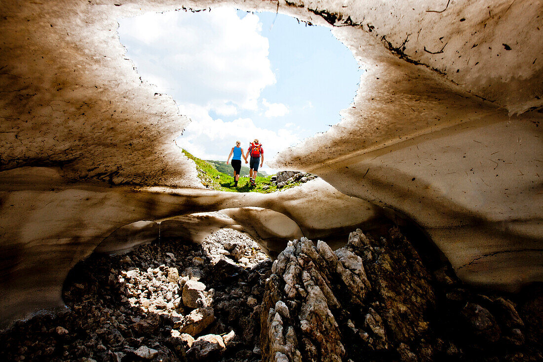 Paar wandert im Hochschwabgebiet, Aflenz, Steiermark, Österreich