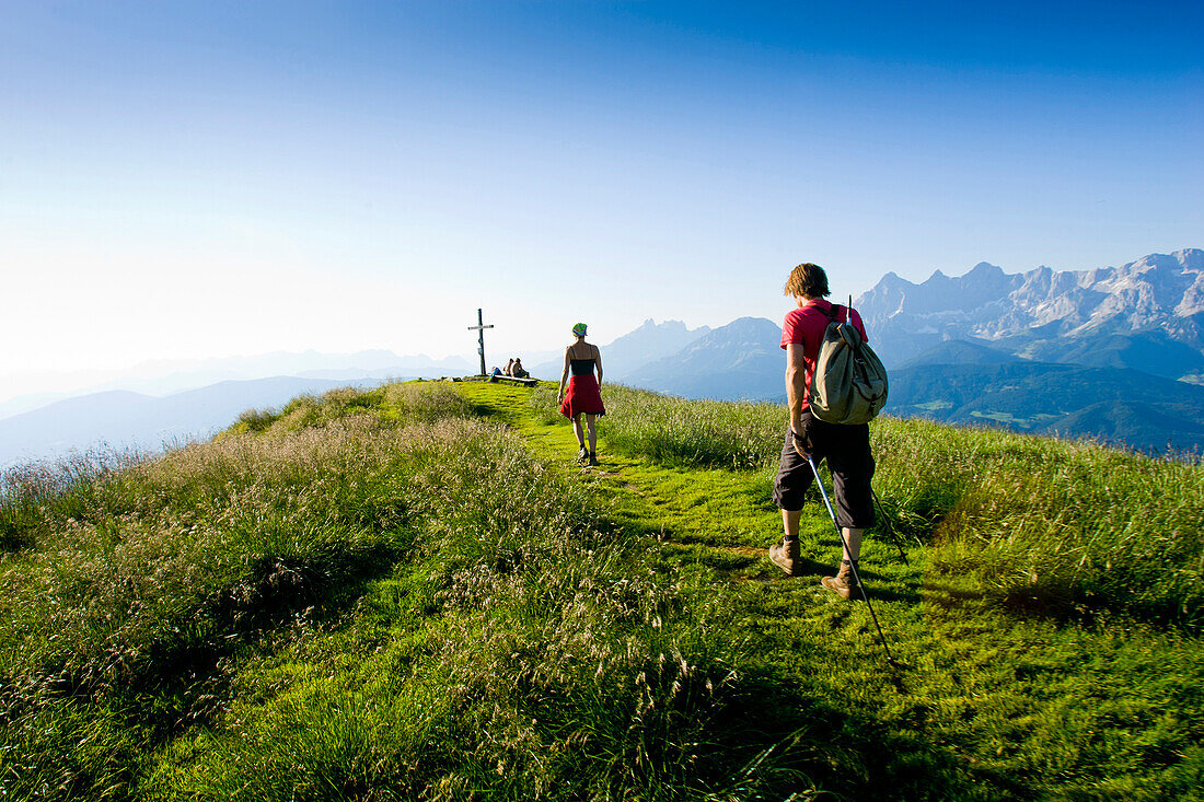 Wanderer am Gipfel der Gasselhöhe, Schladminger Tauern, Steiermark, Österreich