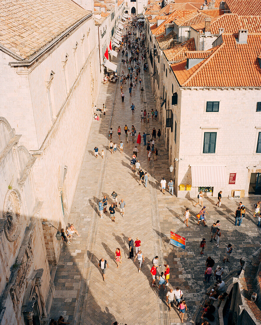 CROATIA, Dubrovnik, Dalmatian Coast, high angle view of busy Dubrovnik street