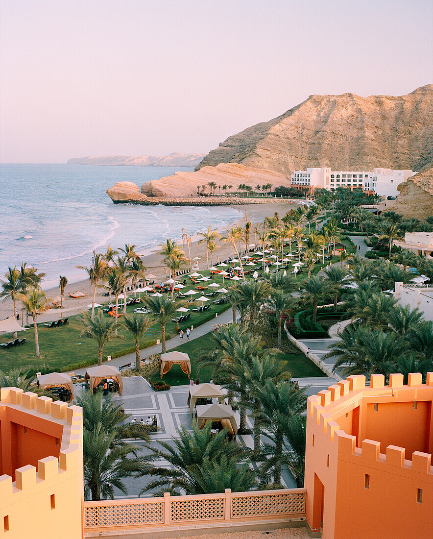 OMAN, Barr Al Jissa resort and spa by beach, elevated view