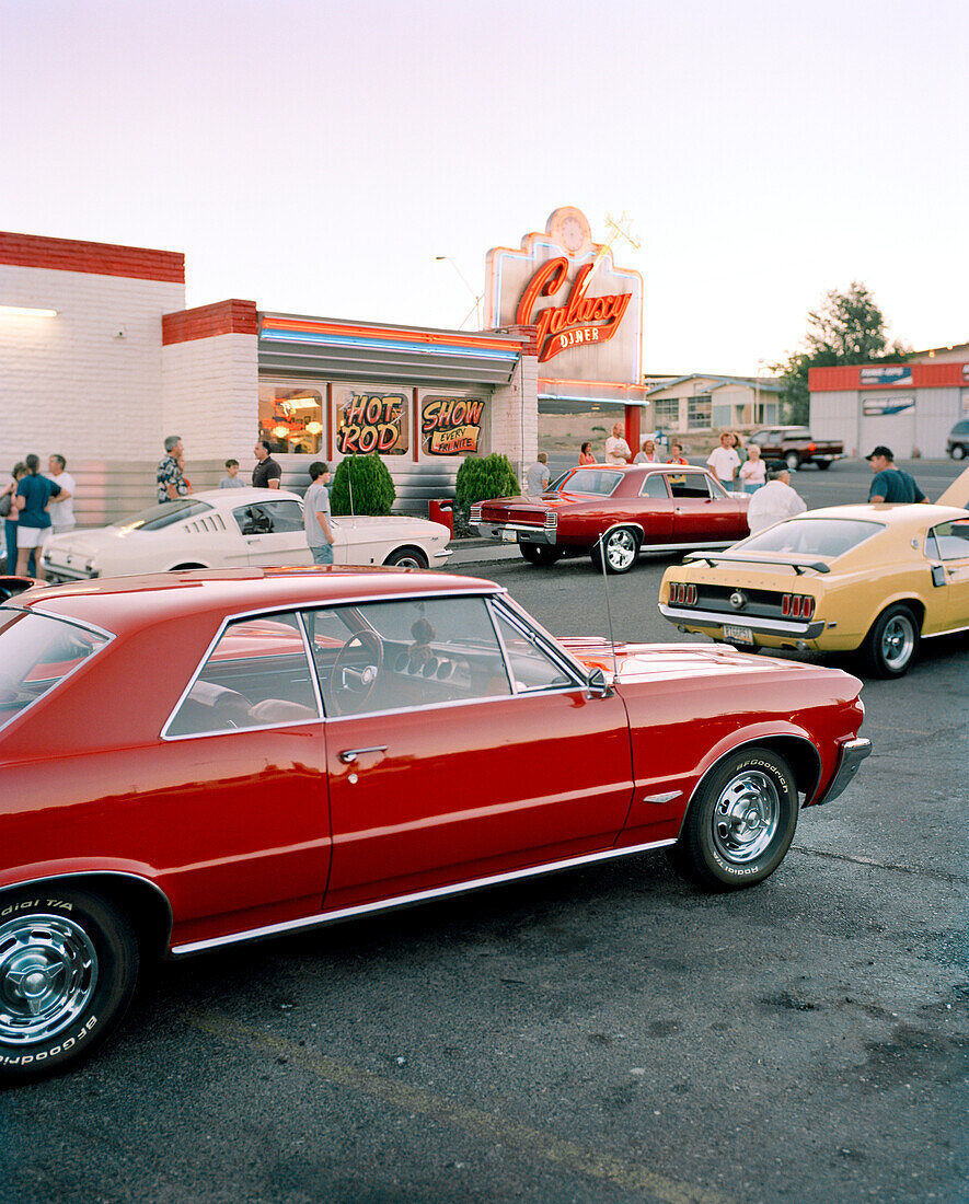 USA, Arizona, Holbrook, car show at the galaxy diner