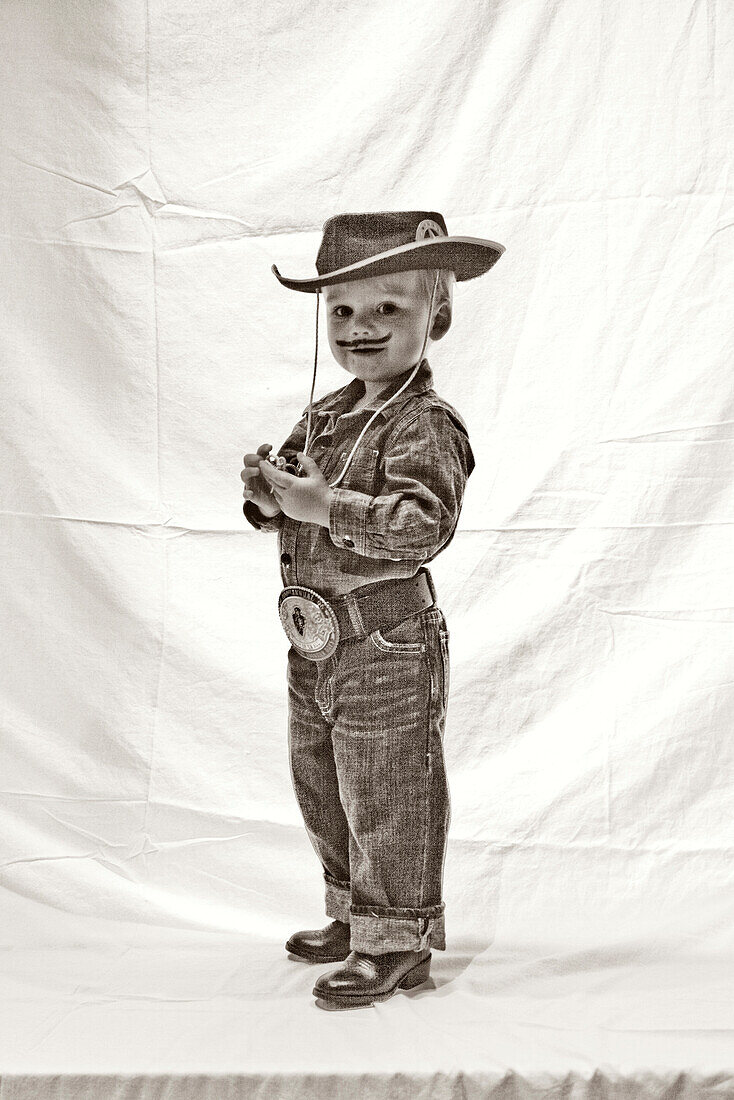 USA, California, a little boy is dressed like a sheriff for Halloween (B&W)