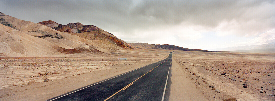 USA, California, Death Valley National Park, road from Furnace Creek to Badwater Salt Flats
