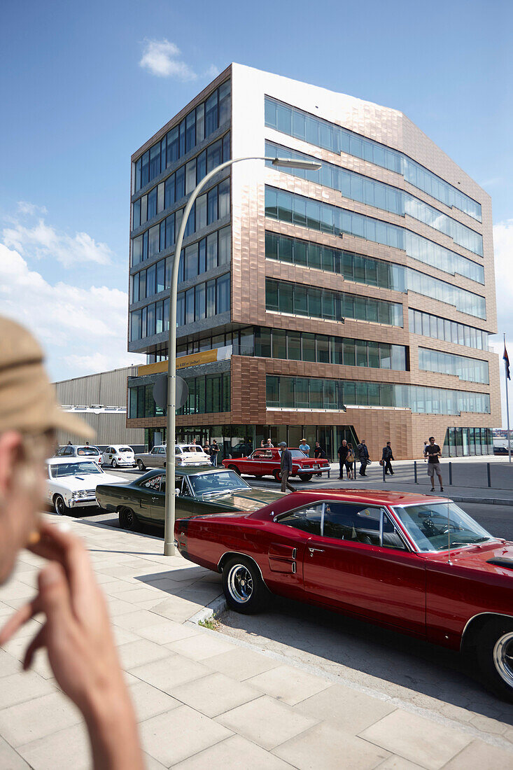 New office buildings and oldtimer event in front of Hafenbahnhof, corner of Elbstrasse and Kaistrasse, Altona, Hamburg, Germany