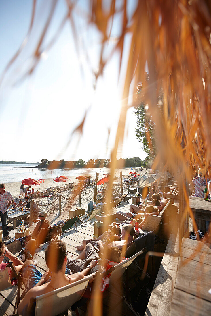 28 grad, Beach Club Wedel, Elbe river beach, northern Hamburg, Germany