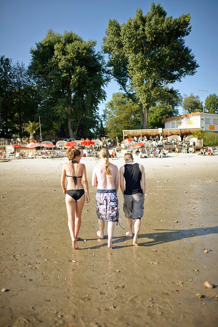 28 grad, Beach Club Wedel, Elbe river beach, northern Hamburg, Germany