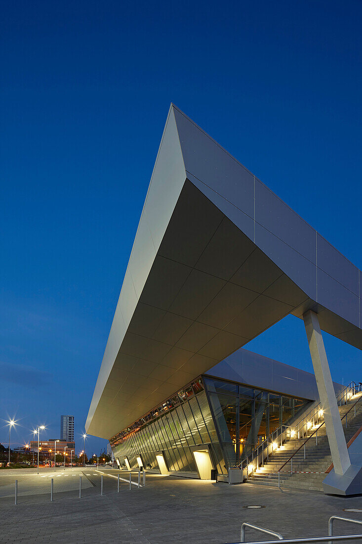 New Harbour Cruise Center Altona, designed by architects Renner Hainke Wirth, near the Altona fish market, Hamburg, Germany