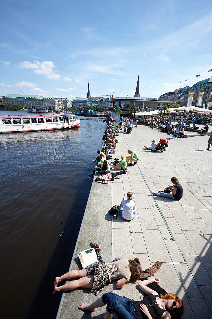 Alster pavilion and pier near Jungfernstieg, Inner Alster Lake, Binnenalster, Hamburg, Germany