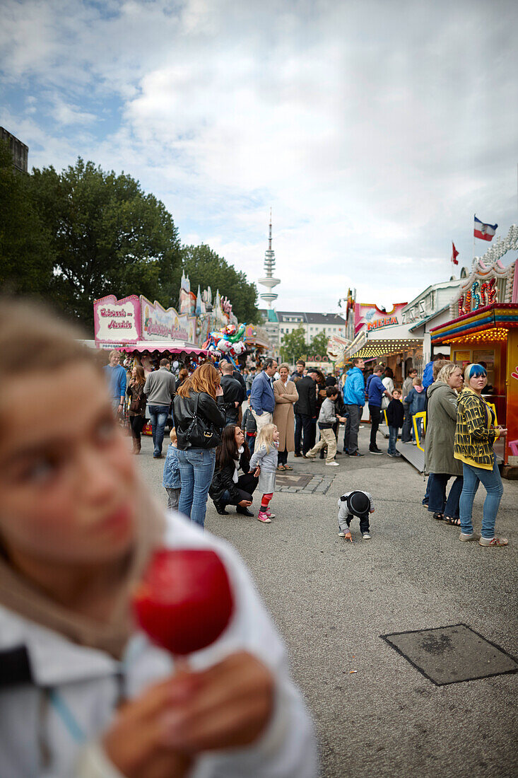 Visitors of a large funfair, Volksfest Dom, Heiligengeistfeld, Hamburg, Germany