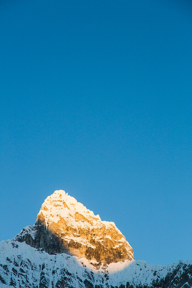 Chacraraju im Abendlicht, Paron Tal, Caraz, Huaraz, Ancash, Cordillera Blanca, Peru