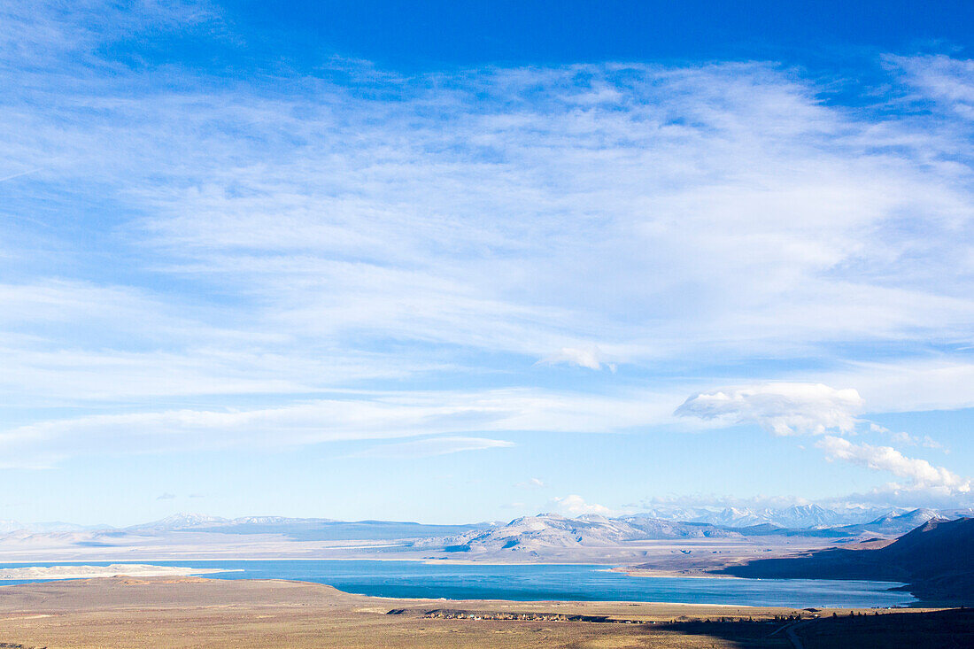 Blick vom Tioga Pass auf den Mono Lake, Kalifornien, USA