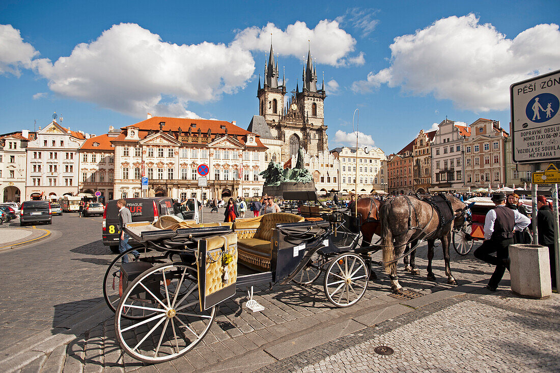 Horse drawn carriage on the Altstadtplatz, Prague, Czech Republic, Europe