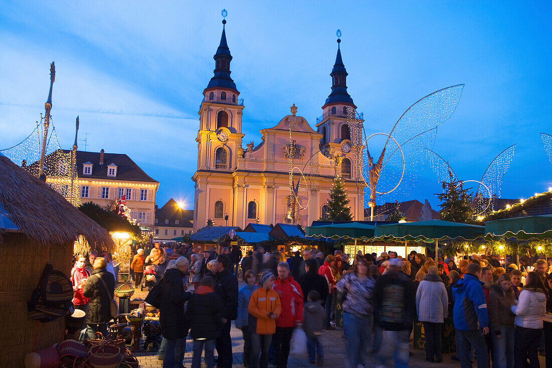 Christmas market with the protestant parish church in the background, Market square, Christmas market, Ludwigsburg, Baden-Württemberg, Germany