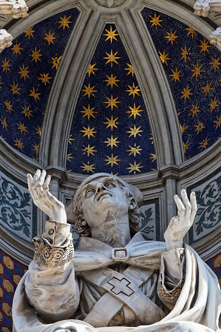 Skulptur in der Westfassade des Dom, Florenz, Toskana, Italien