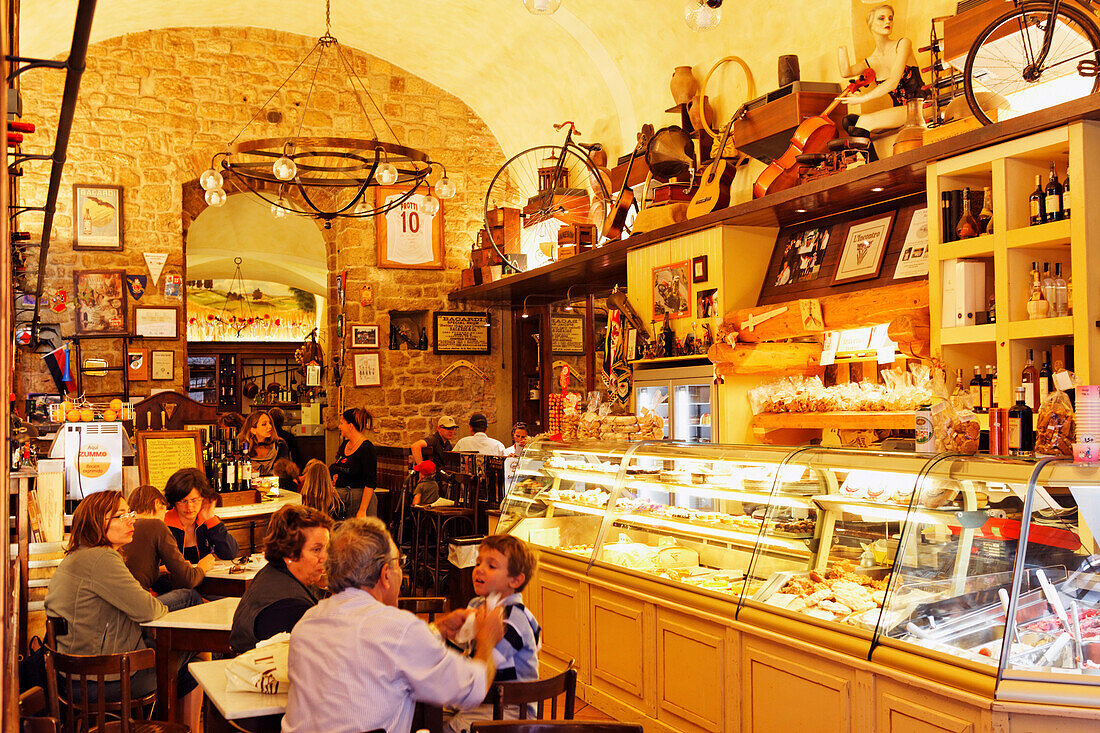Ice-cream parlour and wine bar L'Incontro, Via G. Matteotti, Volterra, Tuscany, Italy