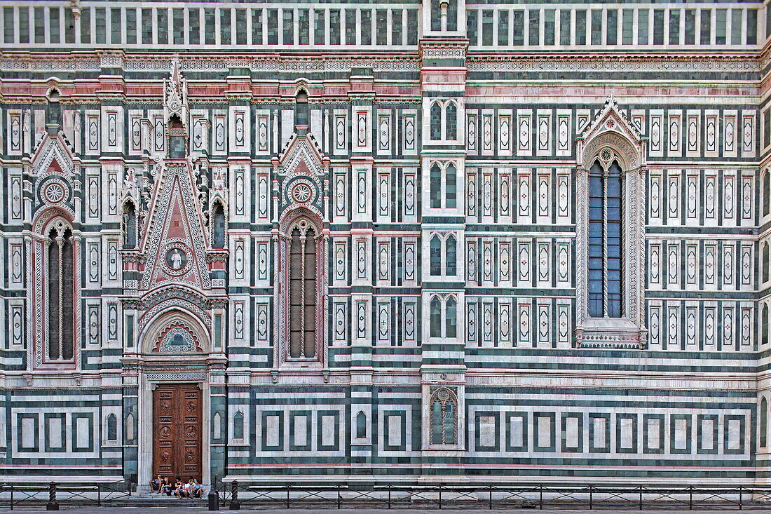 Side facade of the cathedral, Kathedrale Santa Maria del Fiore, Florence, Tuscany, Italy