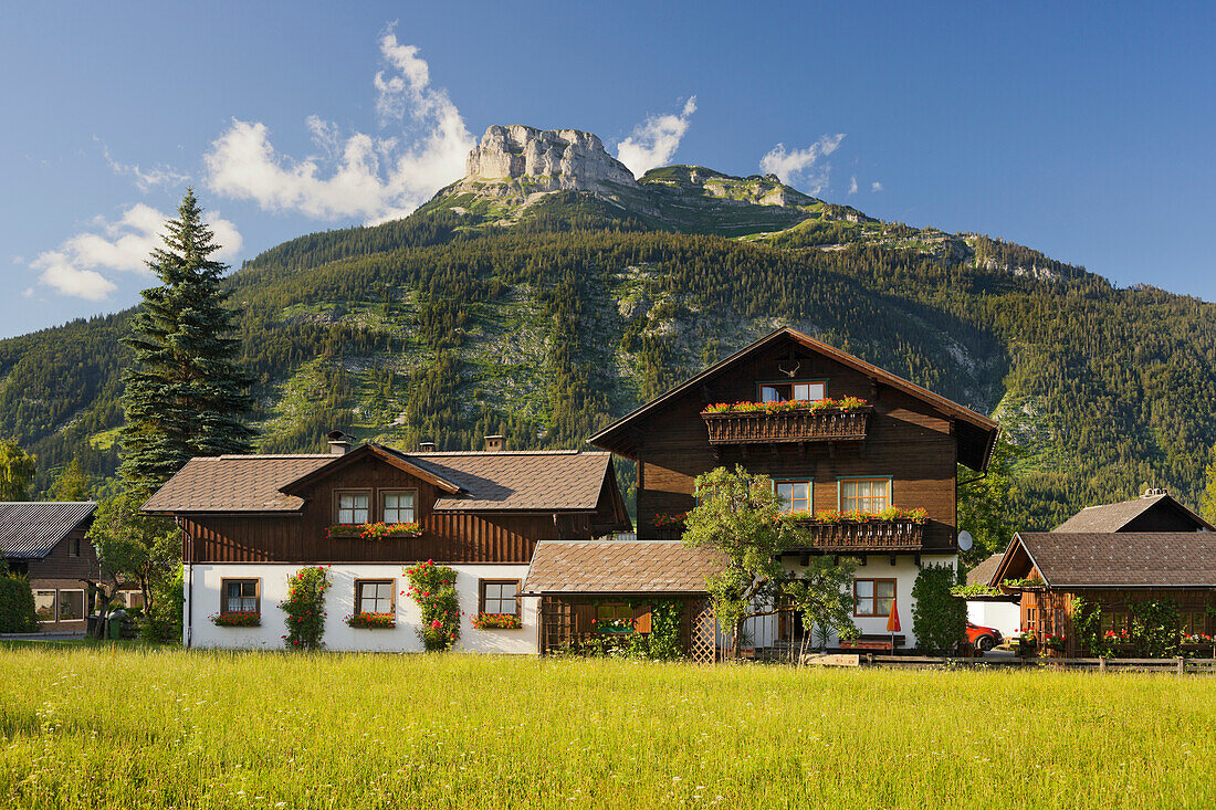 Traditionelle Häuser in Altaussee, Berg Loser, Steiermark, Österreich