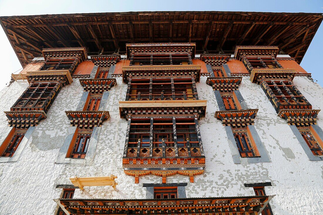 Bhutan (kingdom of), District of Paro, the City, the Dzong built in 1646 by the famous Shabdrung Namgyel, burnt in 1907 and rebuilt later on in an identical way // Bhoutan (Royaume du), district de Paro, la ville de Paro, le Dzong, construit en 1646 par l