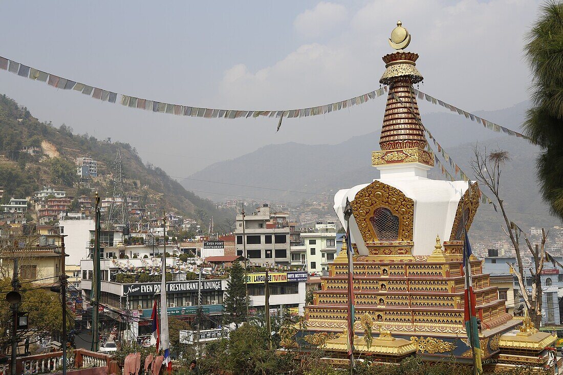 Nepal, City of Kathmandu, buddhist temple of Swayambhunath (or monkeys temple) built on top of a hill //Nepal, ville de Kathmandou, temple bouddhiste de Swayambhunath (ou temple des singes)construit en haut d'une colline.