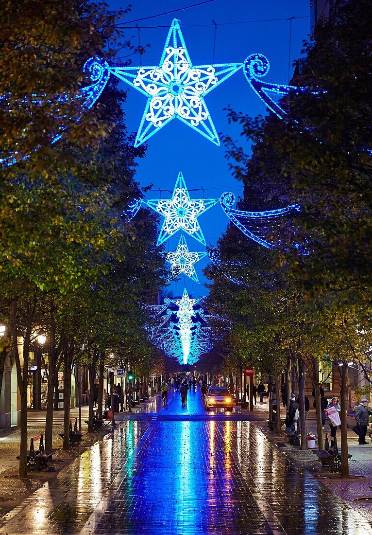 Straße mit Weihnachtsbeleuchtung, Calle Getaria, San Sebastian, Donostia, Gipuzkoa, Baskenland, Spanien