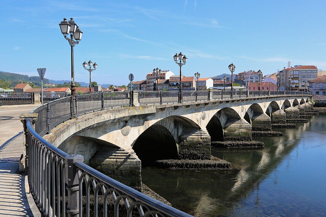 Brücke Puente de Santiago, Fluss Lérez, Pontevedra, Galicien, Spanien.