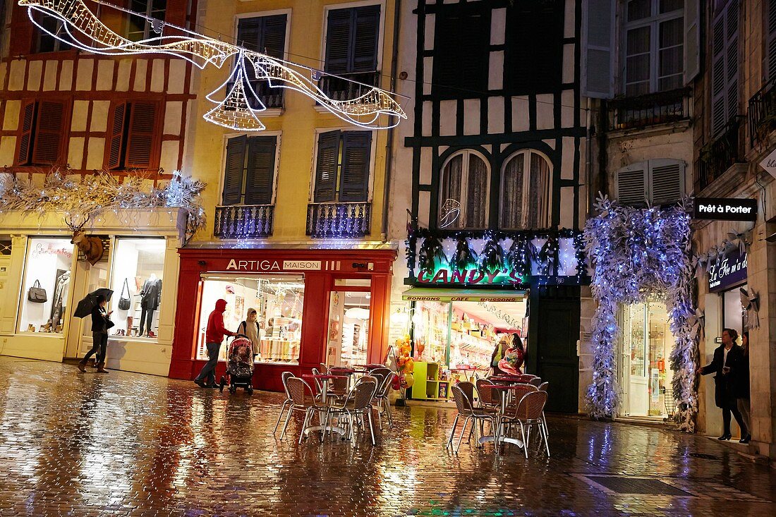 Rain, Christmas decoration, Bayonne, Aquitaine, Pyrénées-Atlantiques, Basque country, 64, France