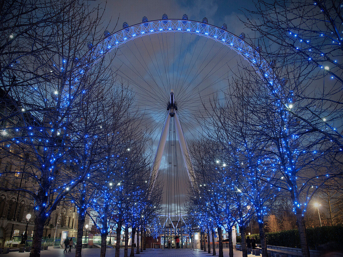 London Eye Langzeitbelichtung bei Nacht, London, England, Vereinigtes Königreich, Europa