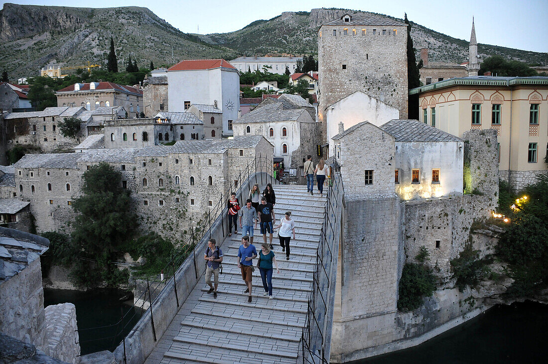 An der Alten Brücke, Mostar, Bosnien und Herzegowina