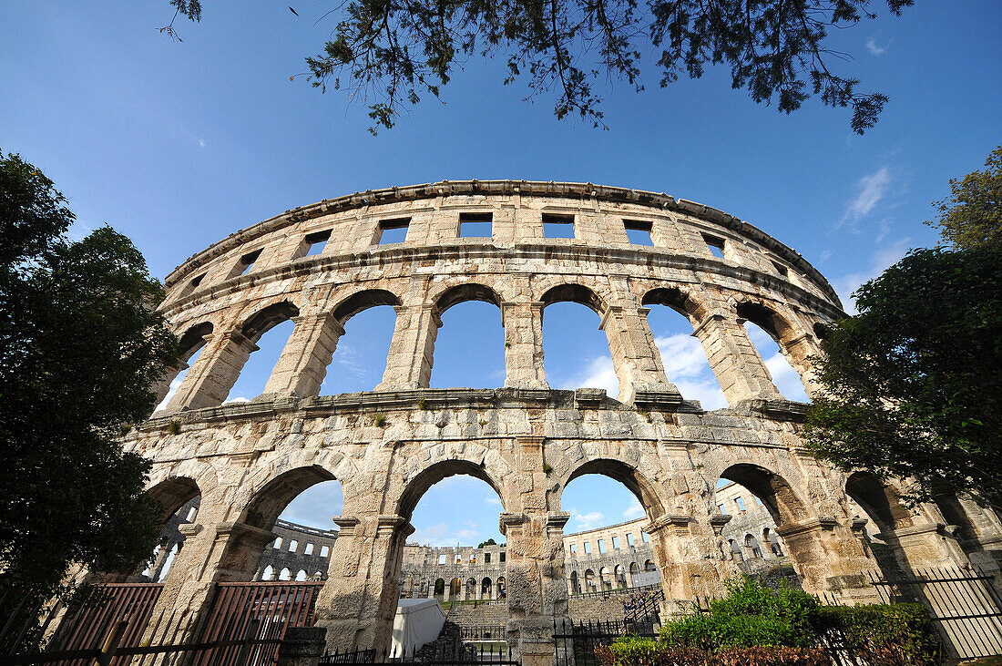 An der römischen Arena, Amphitheater in Pula, Pula, Istrien, Kroatien