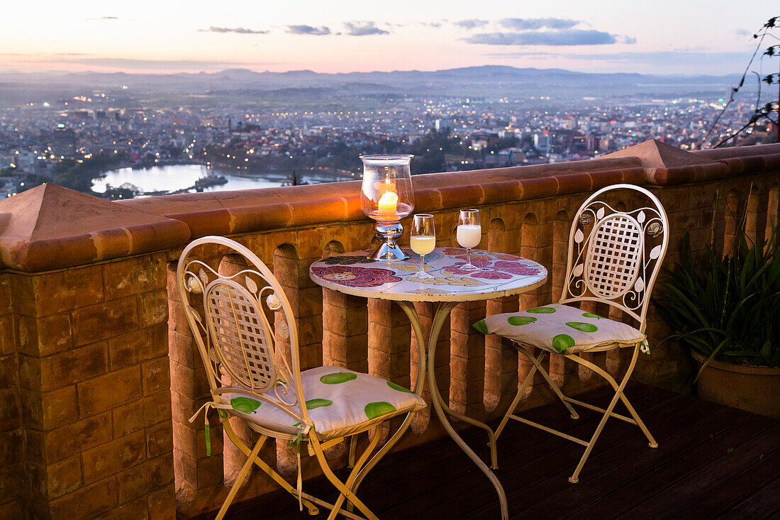 Terrasse des Hotels Lokanga über der Hauptstadt Antananarivo, Madagaskar, Afrika