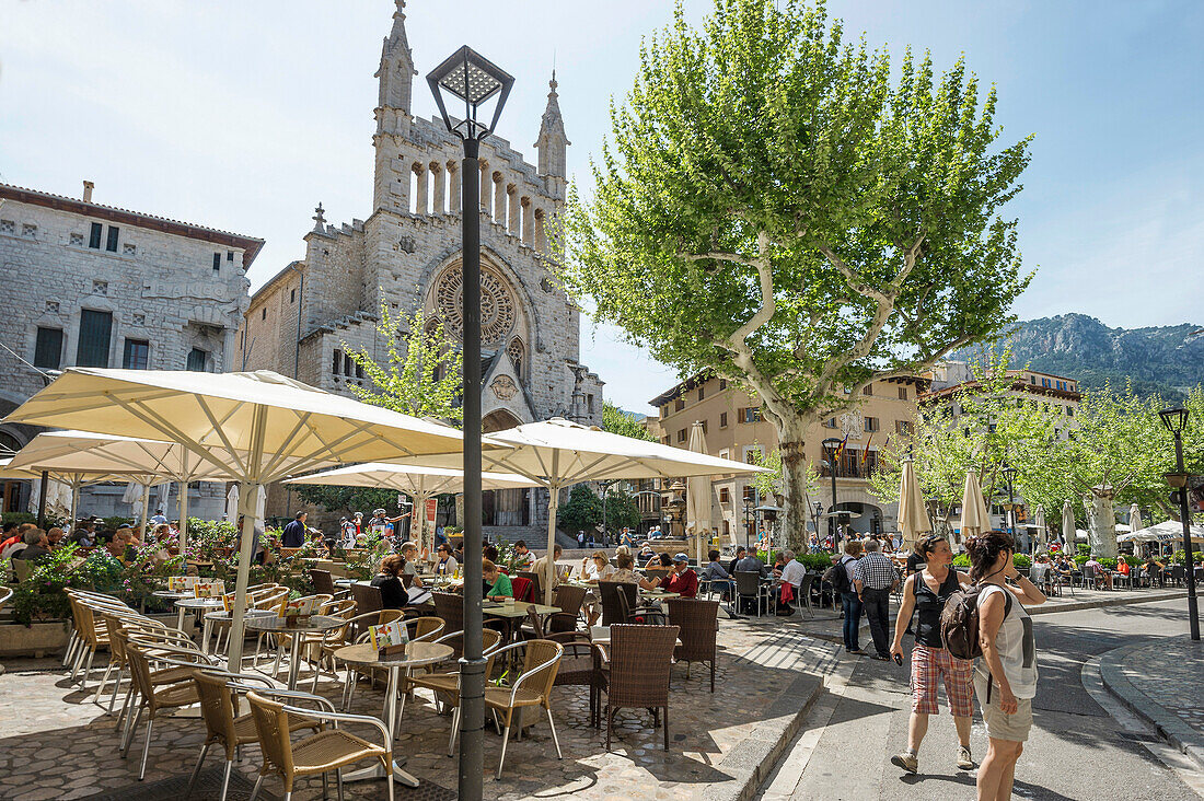 Pfarrkirche Sant Bartomeu, Placa Constitucio, Soller, Mallorca, Spanien