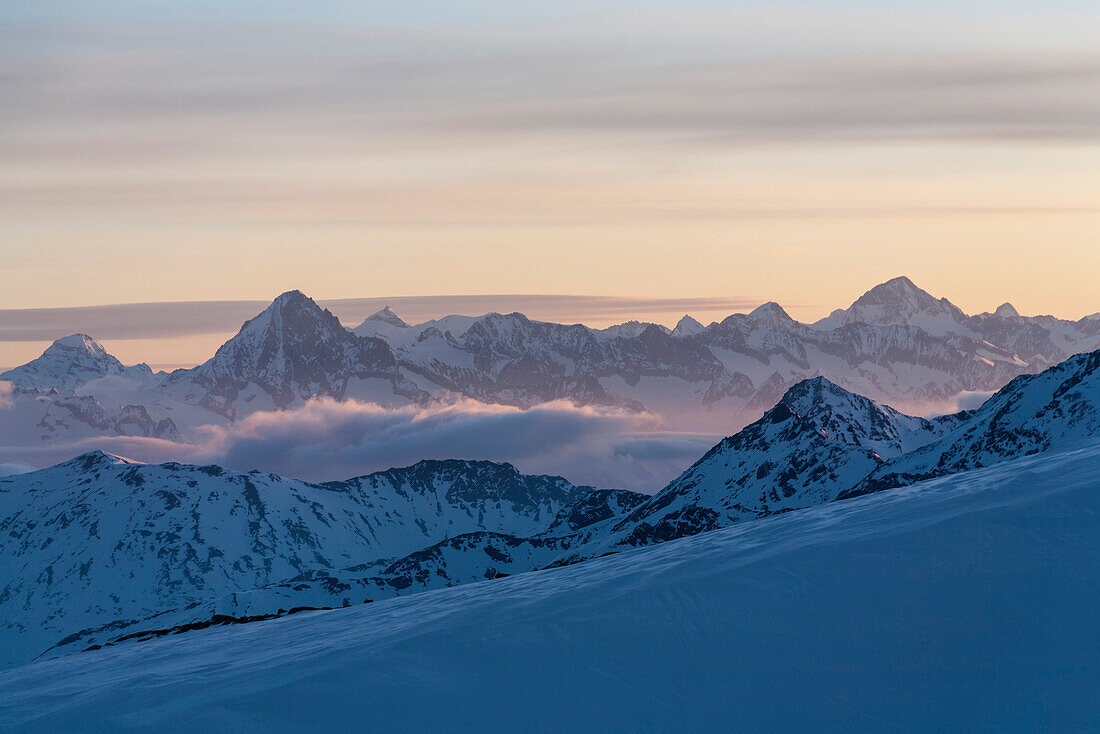 Berner Alpenkamm mit Bietschhorn, Val d Anniviers, Kanton Wallis, Schweiz