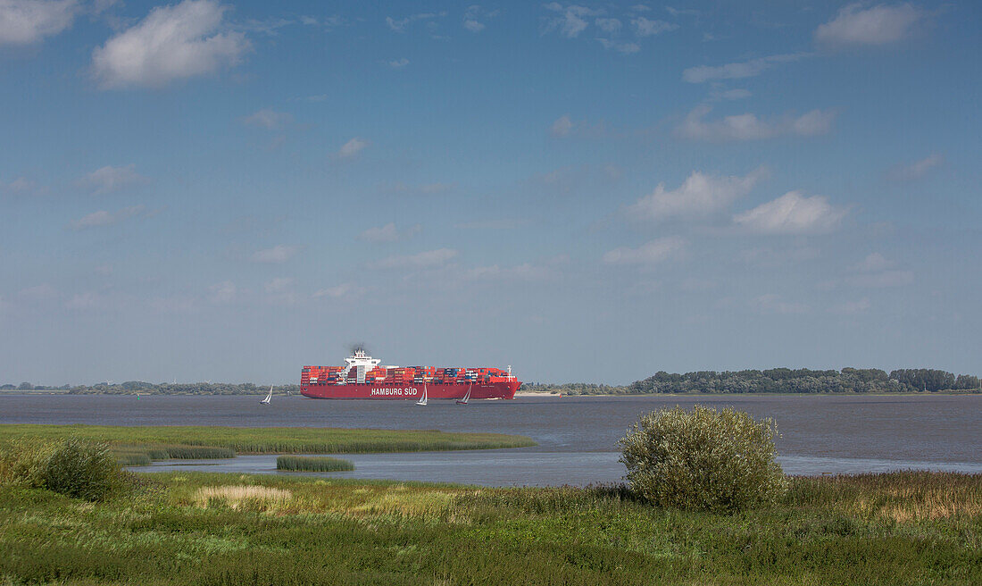 Containerschiff Santa Rosa der Reederei Hamburg Süd auf der Elbe bei Stade, Hamburg, Deutschland