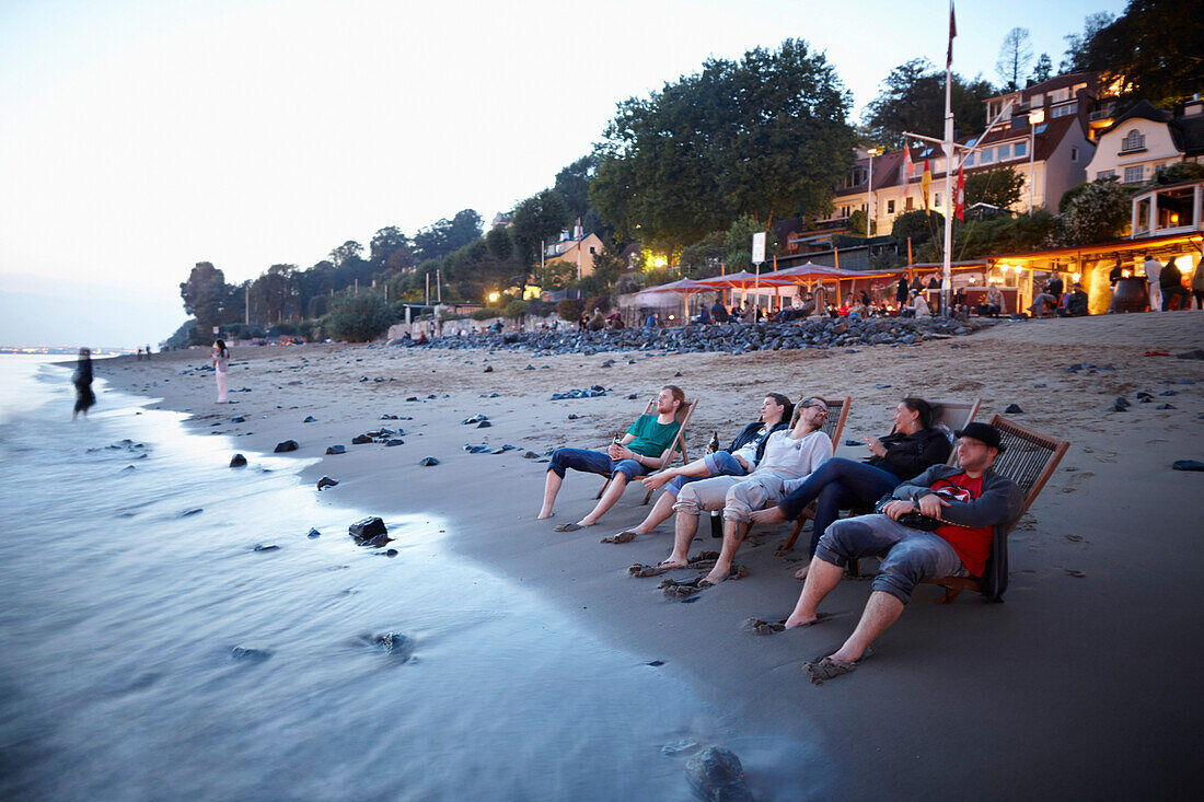 Guests on the beach near Cafe Strandperle in Hamburg-Oevelgoenne, the HHLA container terminal is situated on the opposite bank of the Elbe, Hamburg harbour, Hamburg, Germany