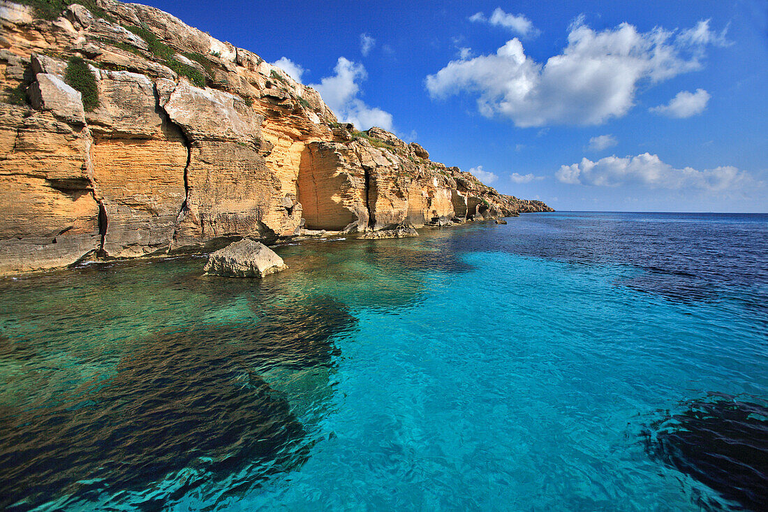 Italy, Sicily,  Aegadian Islands, Favignana Island, lagoon